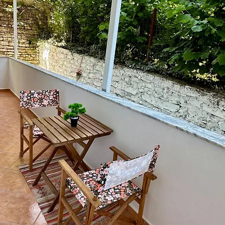 Zisi Apartment Gjirokaster