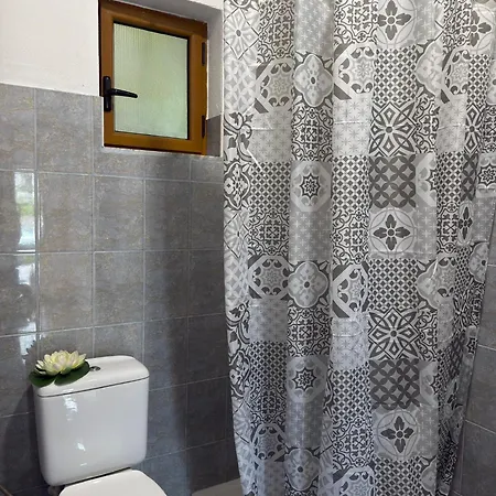 Zisi Apartmán *